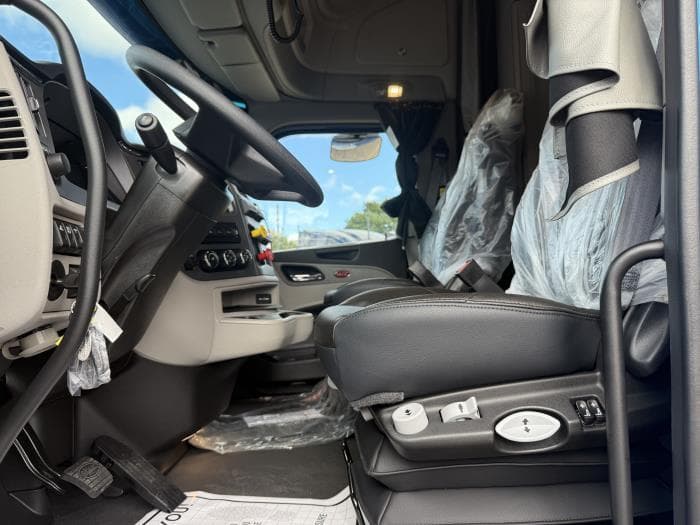 2026 Peterbilt 579 — photo 28