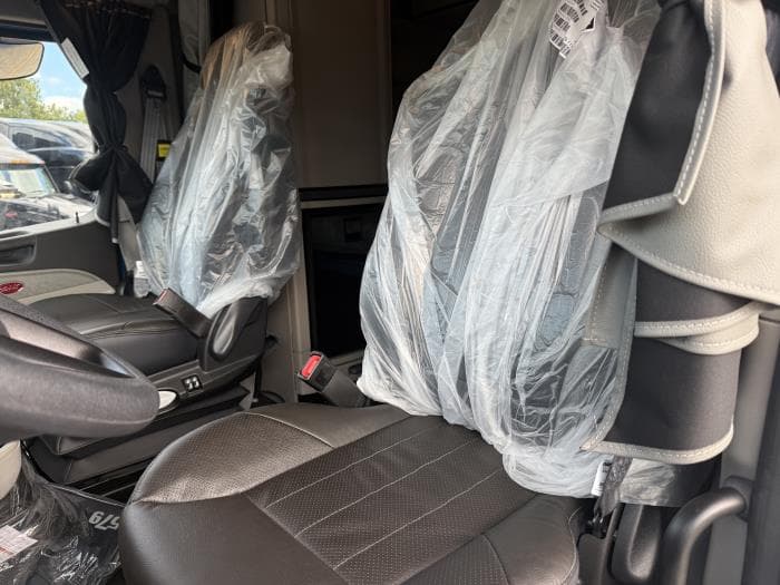 2026 Peterbilt 579 — photo 31