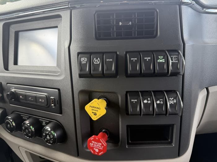 2026 Peterbilt 579 — photo 37