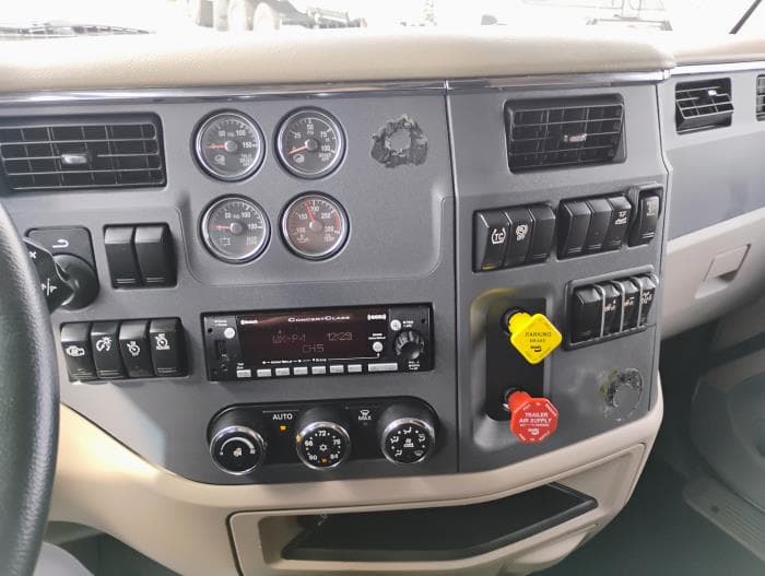 2022 Peterbilt 579 — photo 25