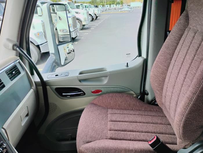 2022 Peterbilt 579 — photo 26