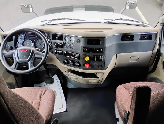 2022 Peterbilt 579 — photo 35