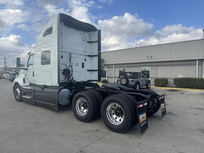 2026 International LT — photo 4