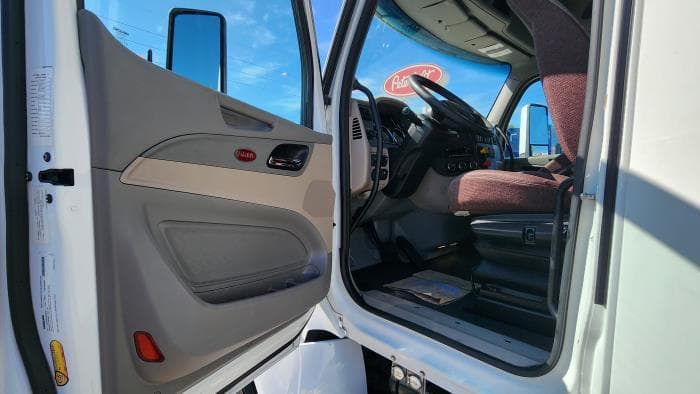 2022 Peterbilt 579 — photo 10