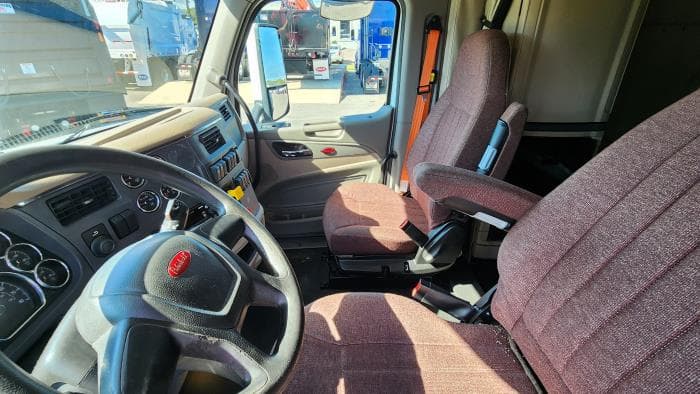 2022 Peterbilt 579 — photo 11