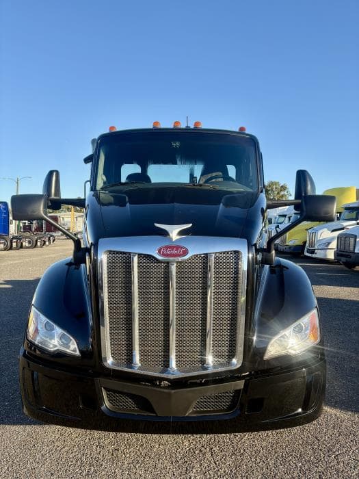 2022 Peterbilt 579 — photo 9