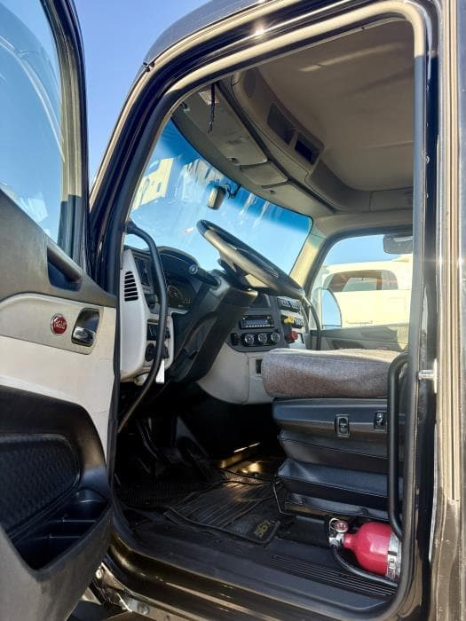 2022 Peterbilt 579 — photo 10