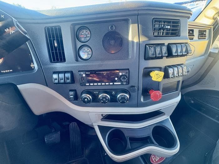 2022 Peterbilt 579 — photo 14