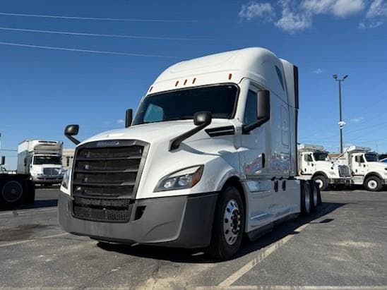2023 Freightliner Cascadia — photo 2