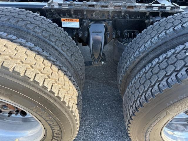 2023 Freightliner Cascadia — photo 19