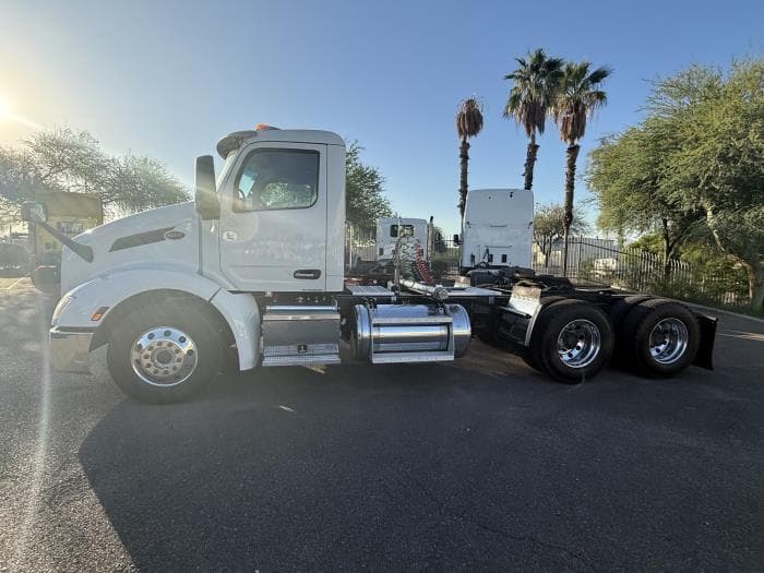 2023 Peterbilt 579 — photo 3