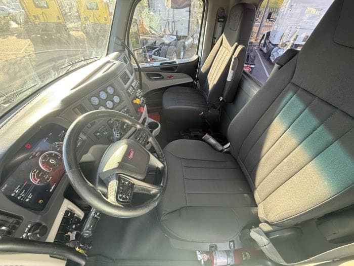 2023 Peterbilt 579 — photo 10