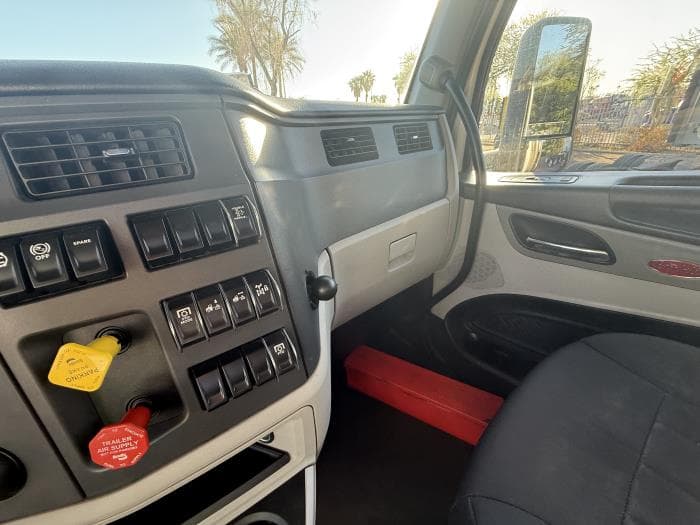 2023 Peterbilt 579 — photo 15