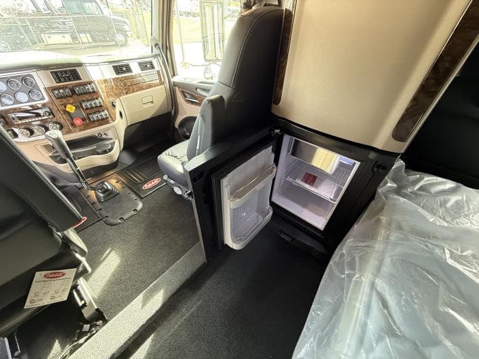 2026 Peterbilt 589 — photo 39