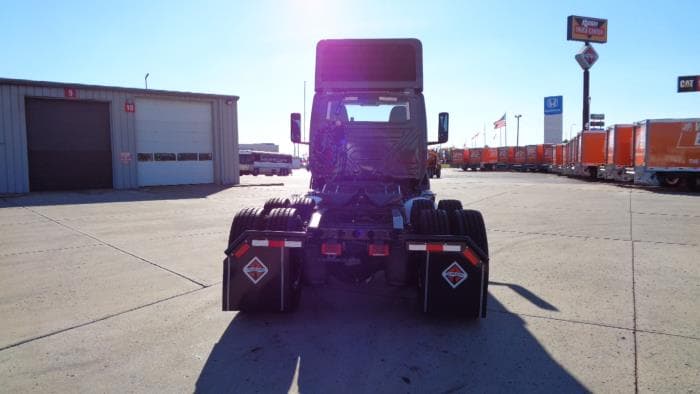 2026 International LT — photo 7