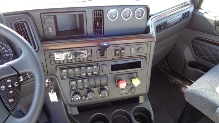 2026 International LT — photo 14