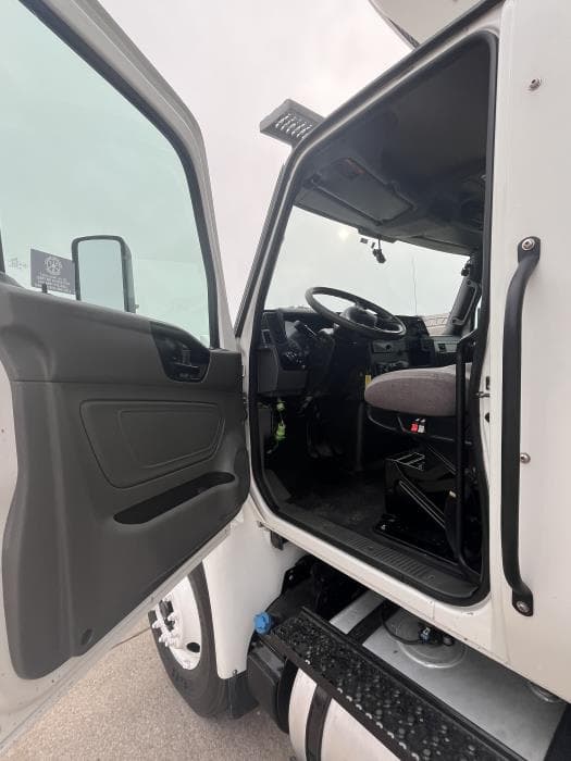 2022 International MV — photo 13