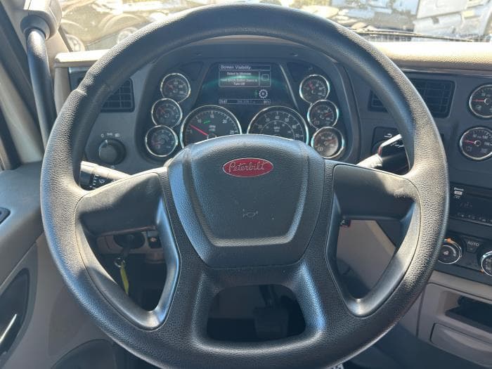 2022 Peterbilt 579 — photo 21