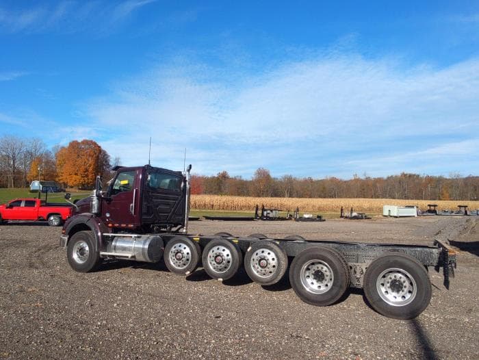 2026 International HX — photo 3