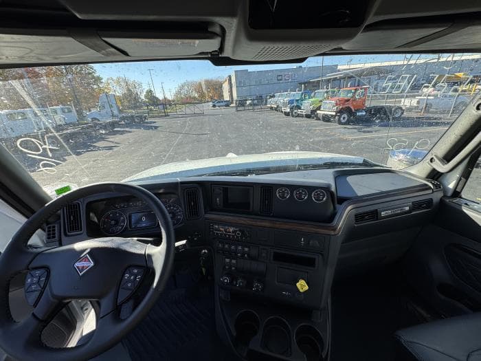 2026 International HX — photo 14