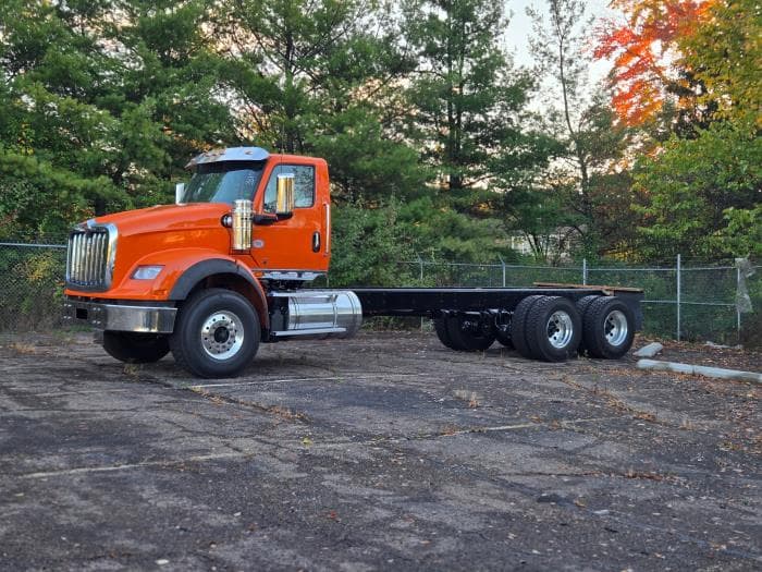 2026 International HX — photo 2