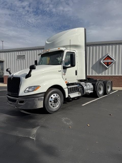 2026 International LT — photo 2