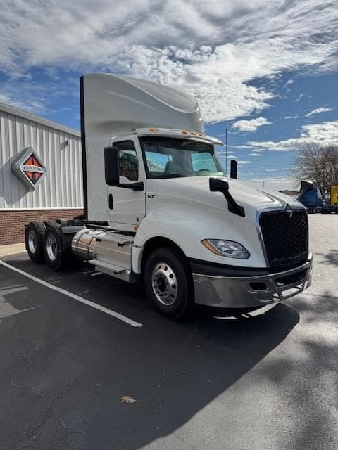 2026 International LT — photo 3