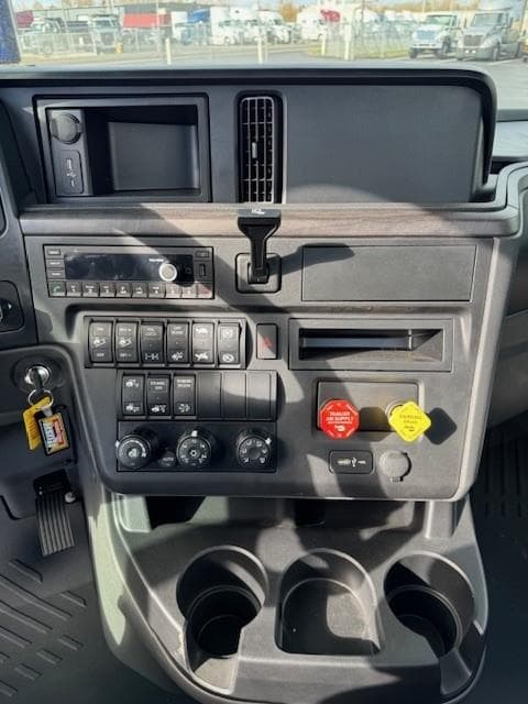 2026 International LT — photo 12