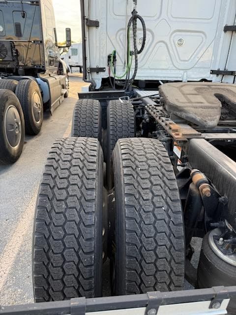 2023 Freightliner Cascadia — photo 15