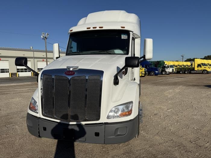 2021 Peterbilt 579 — photo 6
