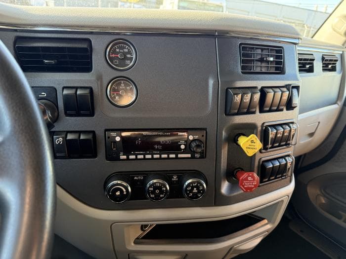 2021 Peterbilt 579 — photo 8
