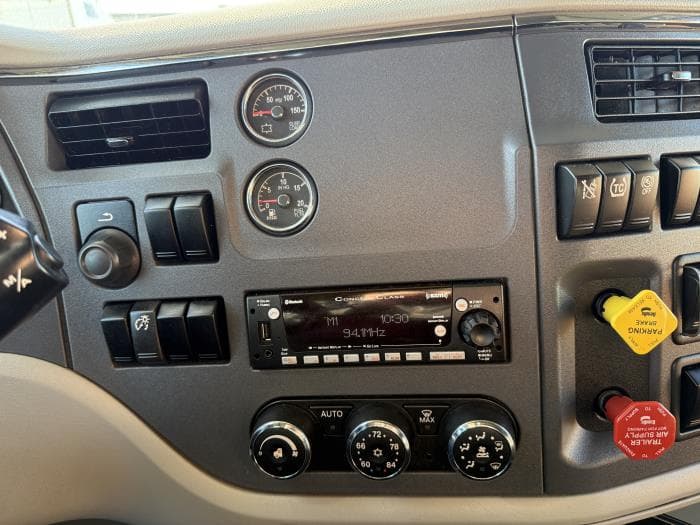 2021 Peterbilt 579 — photo 9