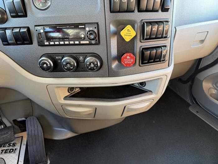2021 Peterbilt 579 — photo 11