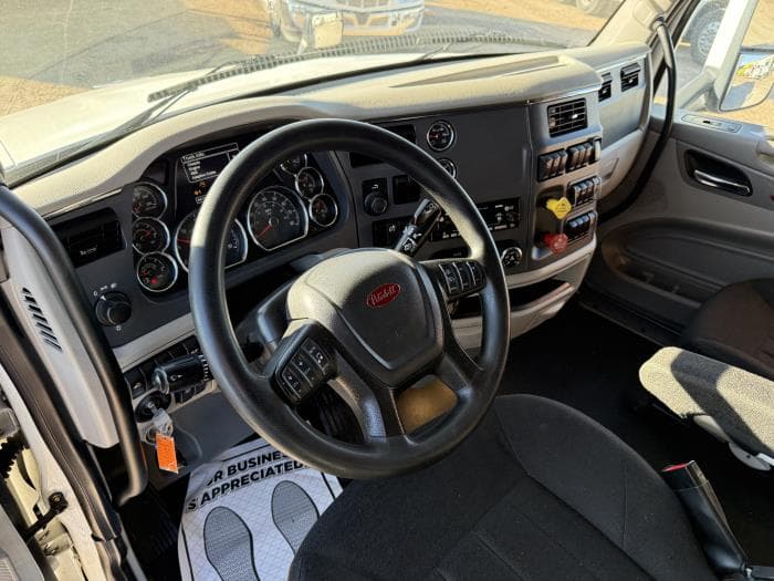 2021 Peterbilt 579 — photo 34