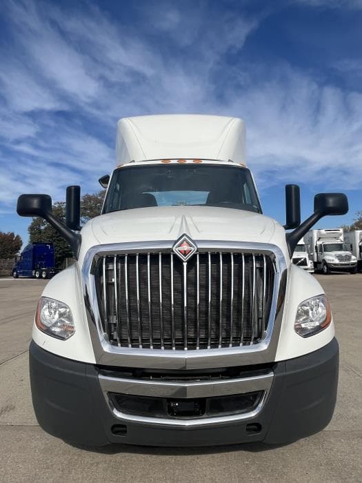 2021 International LT — photo 8