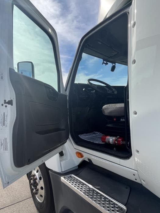 2021 International LT — photo 11