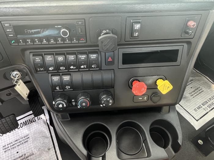 2021 International LT — photo 13