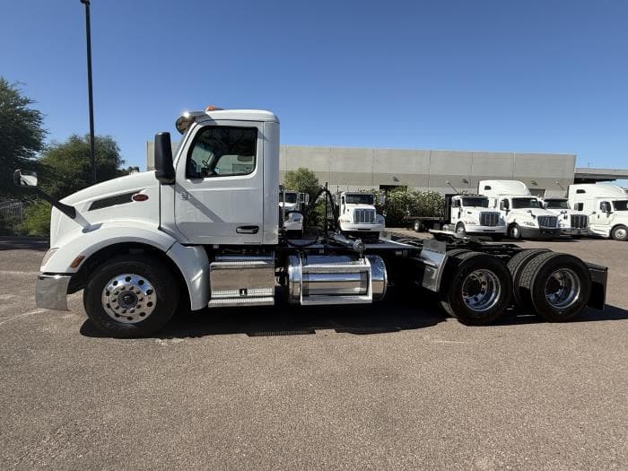 2023 Peterbilt 579 — photo 3