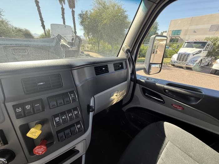 2023 Peterbilt 579 — photo 15