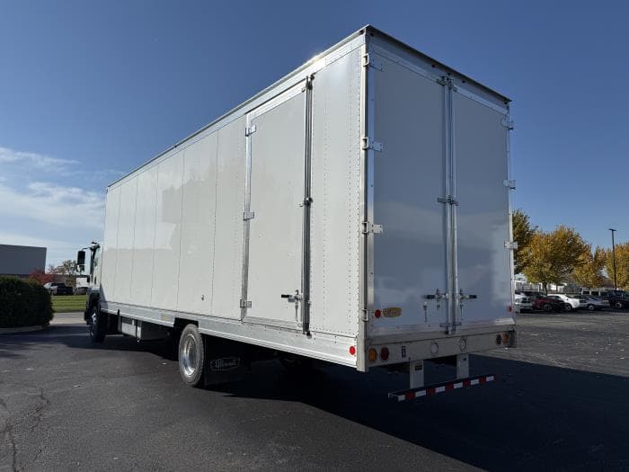 2026 Isuzu FTR — photo 9