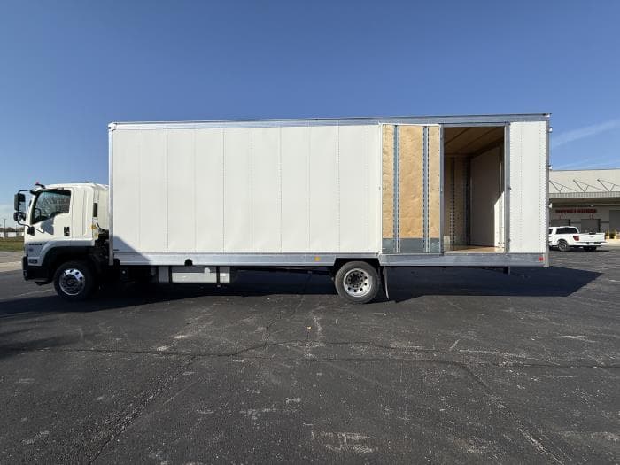 2026 Isuzu FTR — photo 11