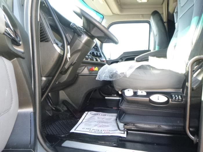 2023 Kenworth T680 — photo 11