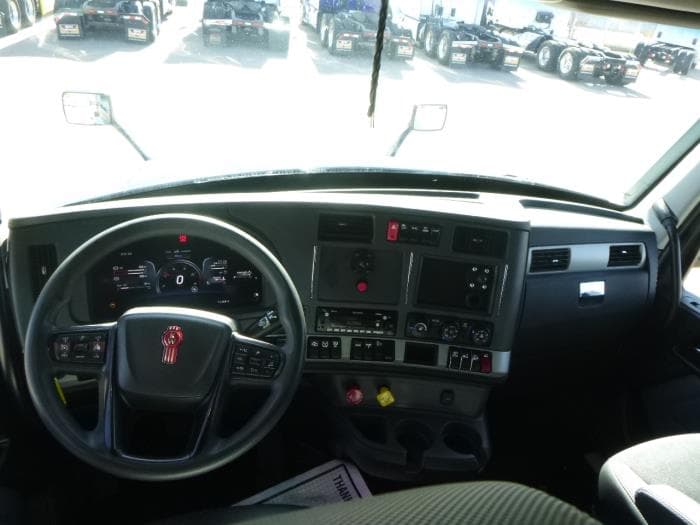 2023 Kenworth T680 — photo 13