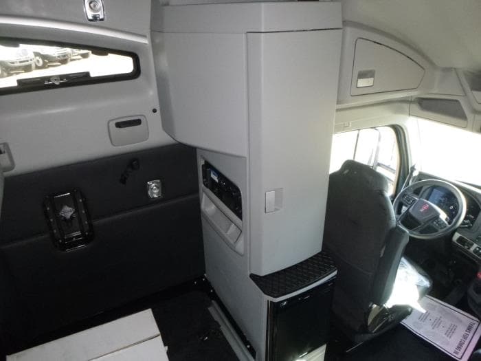 2023 Kenworth T680 — photo 45