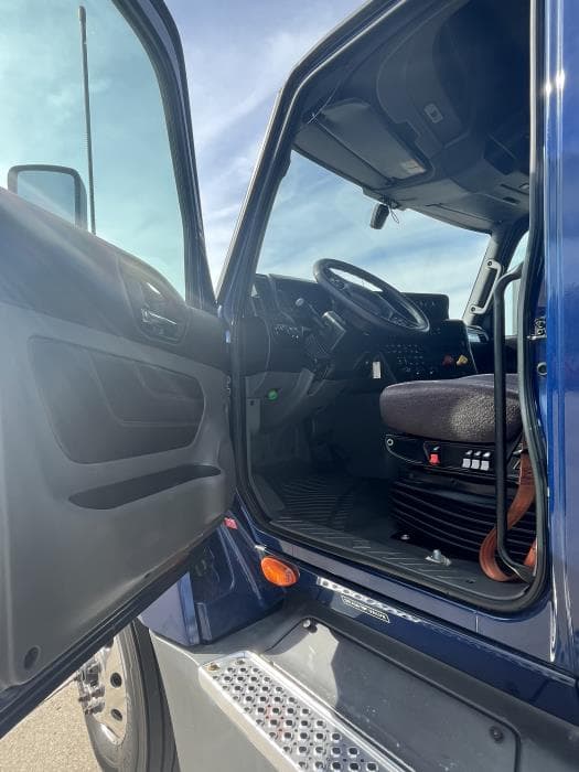 2022 International LT — photo 11