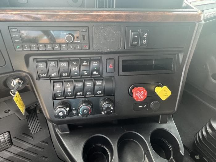 2022 International LT — photo 12