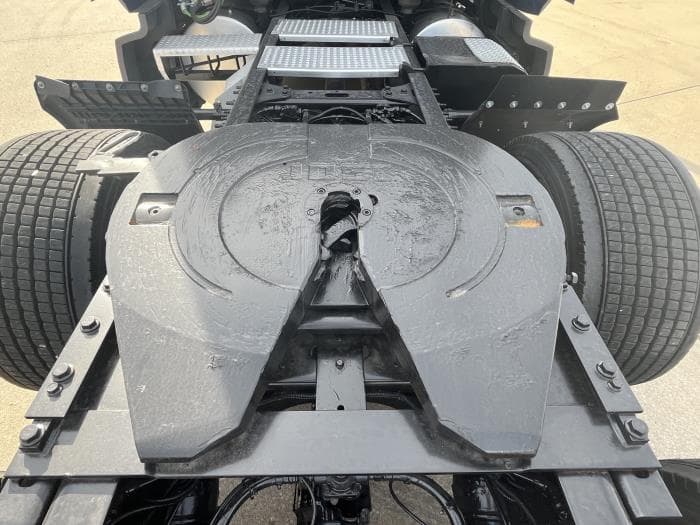 2022 International LT — photo 5