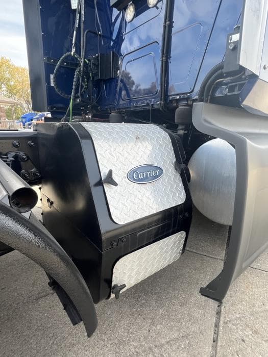 2022 International LT — photo 6