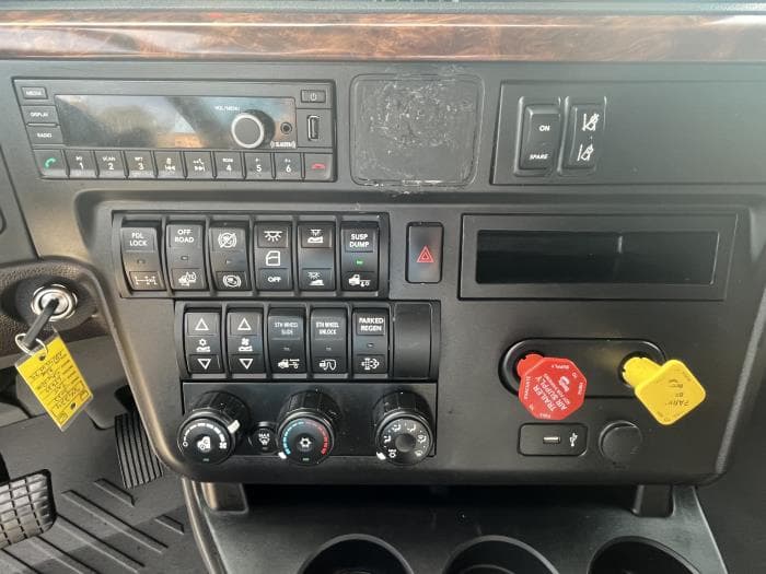 2022 International LT — photo 17
