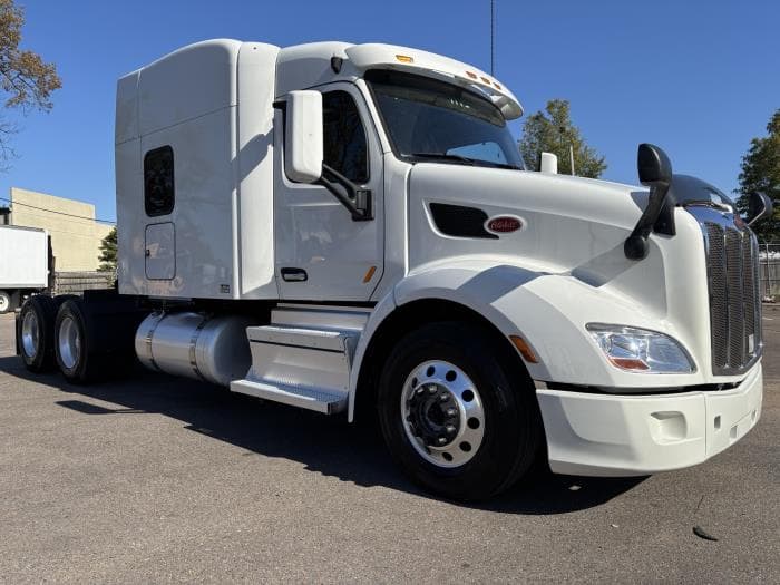 2022 Peterbilt 579 — photo 9